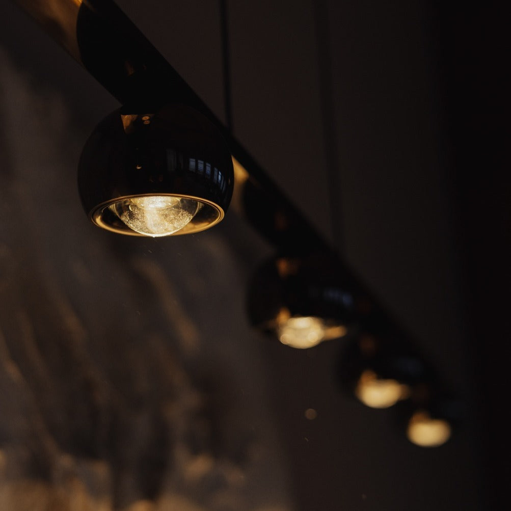 Valyrion | LED Pendant Light with Adjustable Height