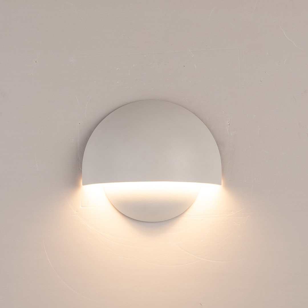 Pace | LED Wall Light with Dual Power Options