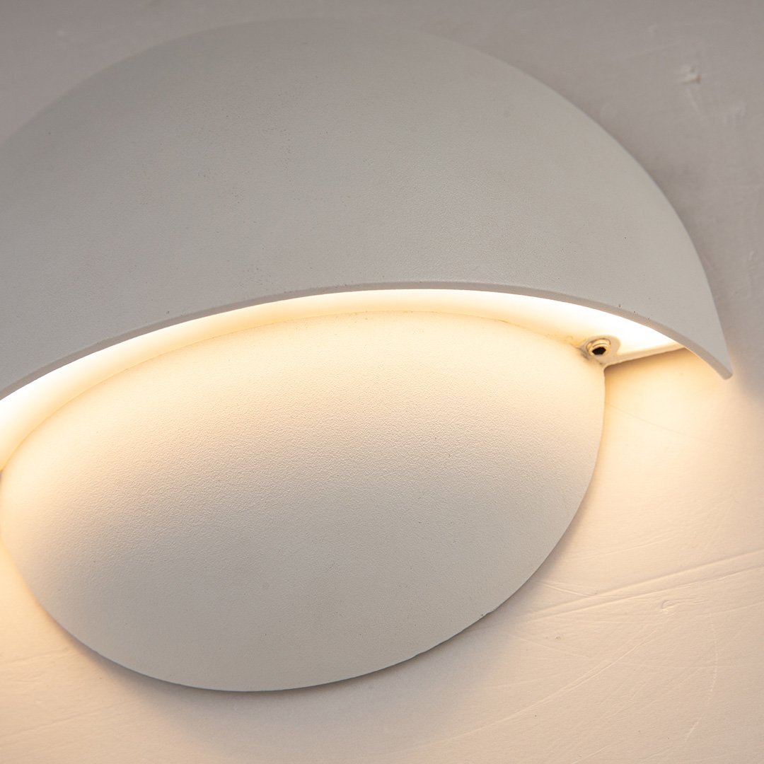 Pace | LED Wall Light with Dual Power Options